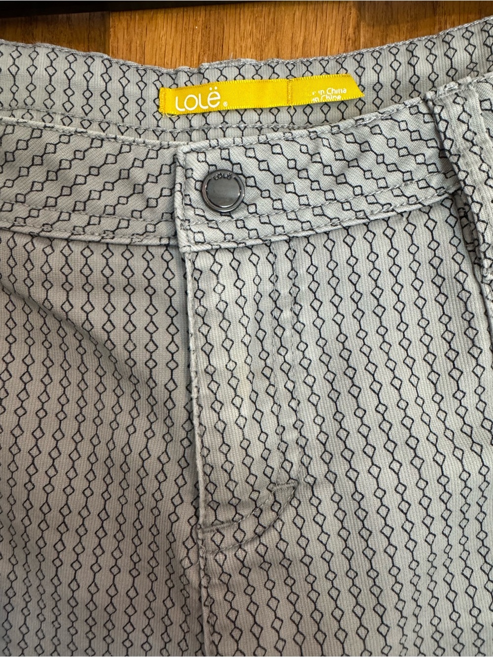 Lole Women’s Gray Patterned Athletic Shorts 17” Waist 4” Inseam EUC size 12 - Picture 3 of 7